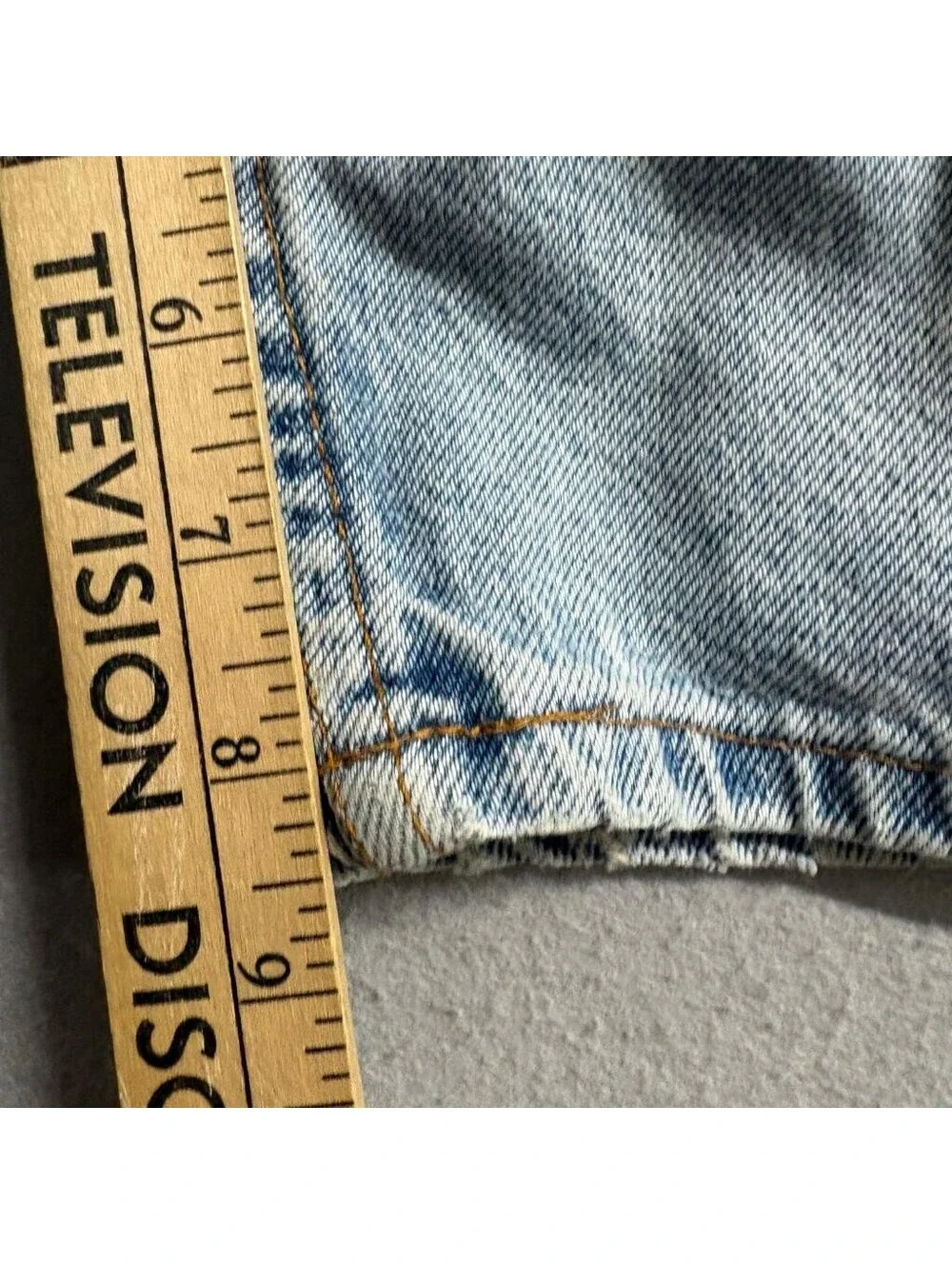 Vintage Levis 550 Denim Shorts Mens 40 Blue Light Wash Relaxed Fit Made in USA